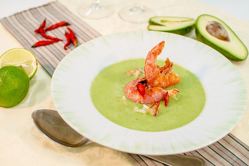 Суп из авокадо с креветками