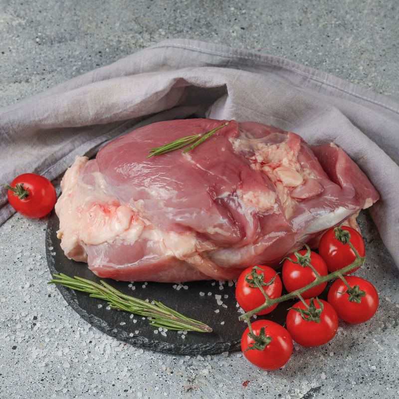 Окорок свиной без кости охлажденный ~1кг окорок свиной бк кусок пф шт 0 6 кг