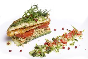 Жареная корюшка с овощами