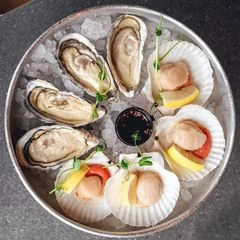 Сет "4 устрицы Джоли Джамбо, 4 гребешка с лимоном"