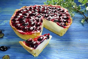 Сырный торт с виноградом