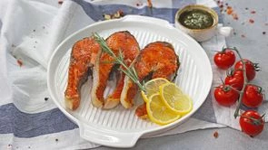 Стейки нерки жаренные с соусом Чимичурри