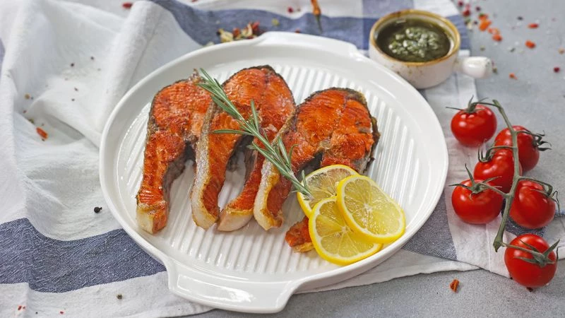 Стейки нерки жаренные с соусом Чимичурри