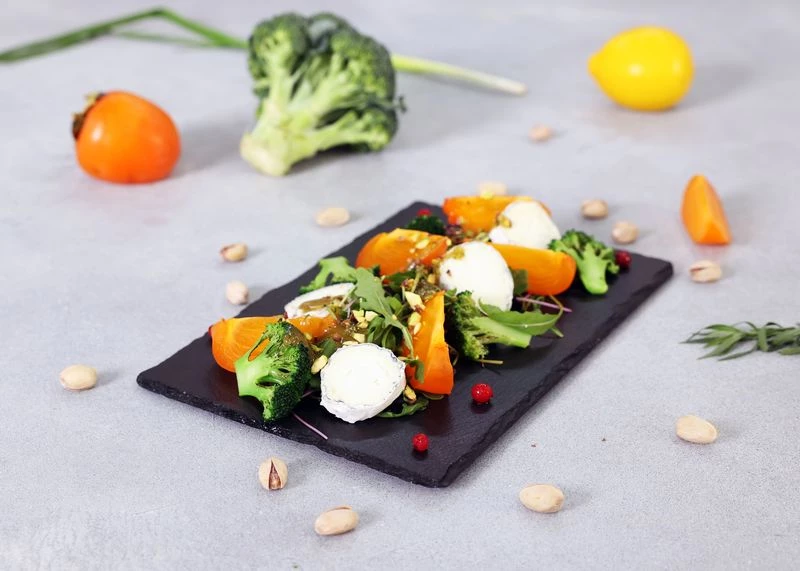 Салат с хурмой