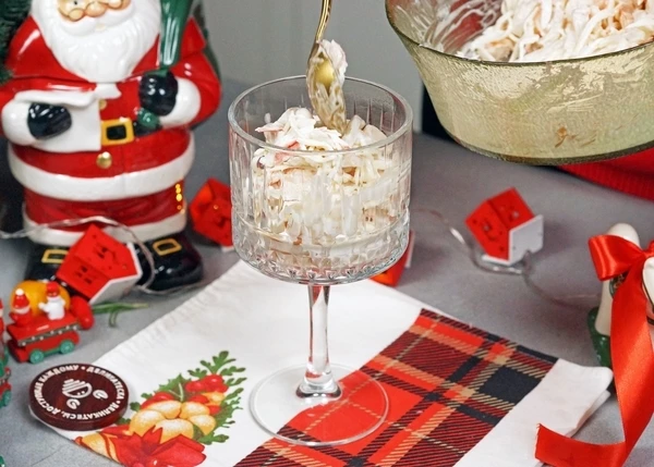 Переложить в бокал или салатник. 