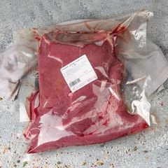 Шейный отруб говядины бескостный охлажденный из мяса молодого бычка ~800г