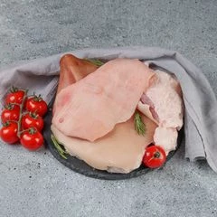 Шкурка свиная с прослойкой жира ~850г
