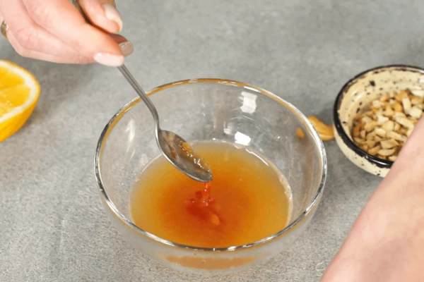 Затем соус сладкий чили. 
