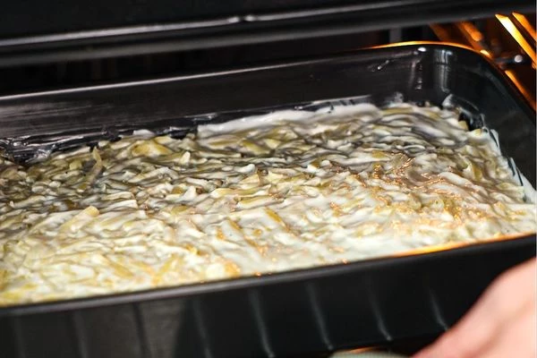 Выпекать 30 минут при температуре 180 градусов. 