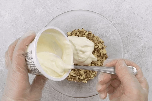 Добавить сметану.