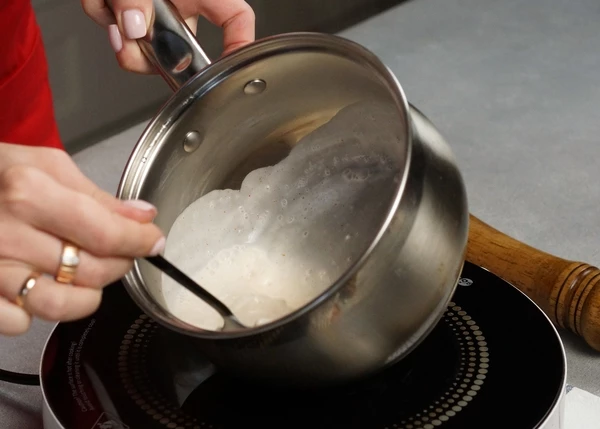 Довести до кипения и снять с огня.