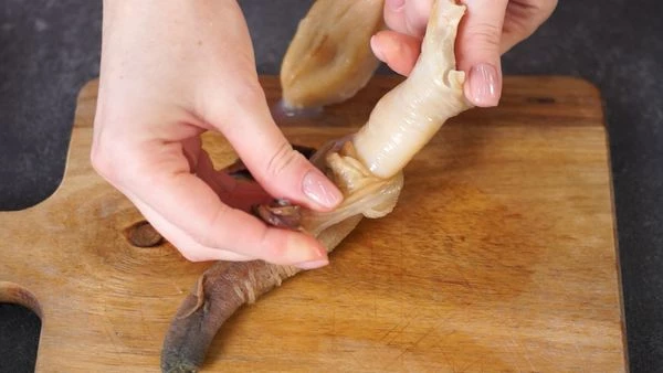 Стянуть кожу «чулком», начиная с основания. 
