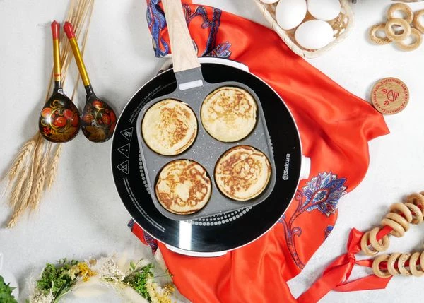 Разогретую сковороду смазать маслом и выложить по 1 ст. л. теста. Жарить до золотистой корочки с двух сторон. 
