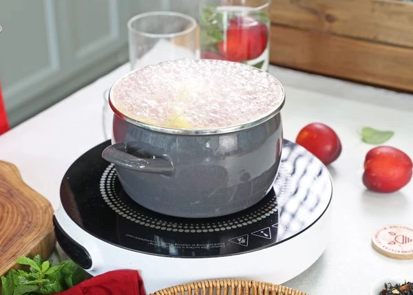 Довести до кипения. Варить 3 минуты. 