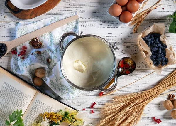 Добавить 50 г сливочного масла, перемешать. Остудить. 
