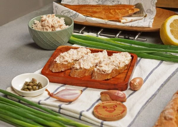 Подавать с зеленым луком и багетом. Приятного аппетита!

