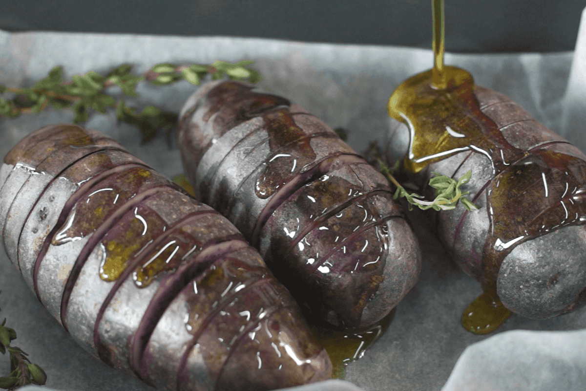 Запеченный картофель с икрой трески и шампиньонами в сливочно-сметанном  соусе