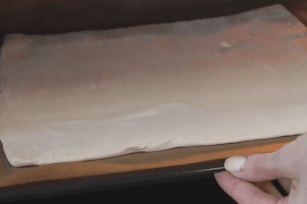 Выпекать в разогретой до 180 градусов духовке 15 минут. Затем дать остыть. 
