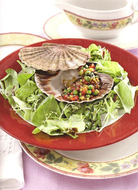 Морские гребешки с овощным соте