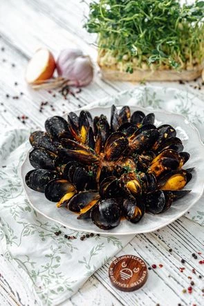 Мидии целые в томатном соусе