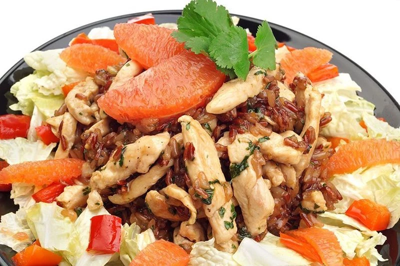 Китайский салат с курицей и рисом