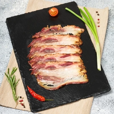 Грудинка из мраморной говядины томленая на дровяном копчении Деликатеска 70г  -1}