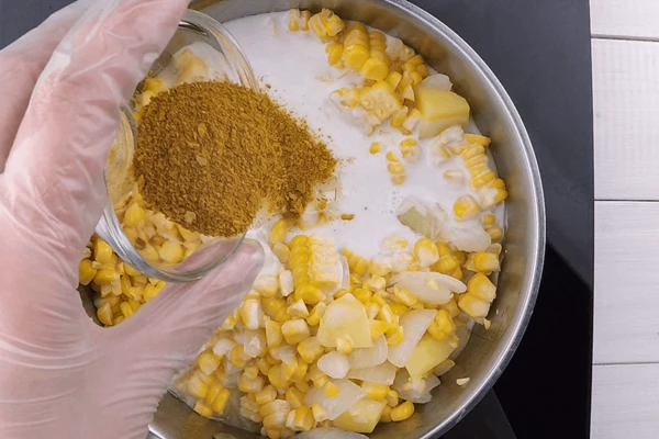 Добавить куркуму.