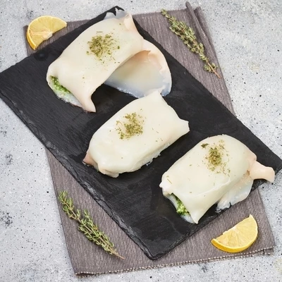 Кальмар фаршированный сыром и шпинатом ~600г-1}