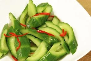 Огурцы маринованные с чили