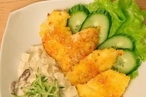 Треска жареная с сливочно-грибным соусом