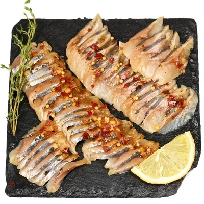 Сельдь слабосоленая с пряностями филе-кусочки Деликатеска 100г-0}