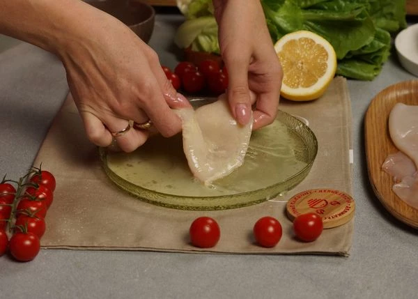 Затем во взбитом яйце.