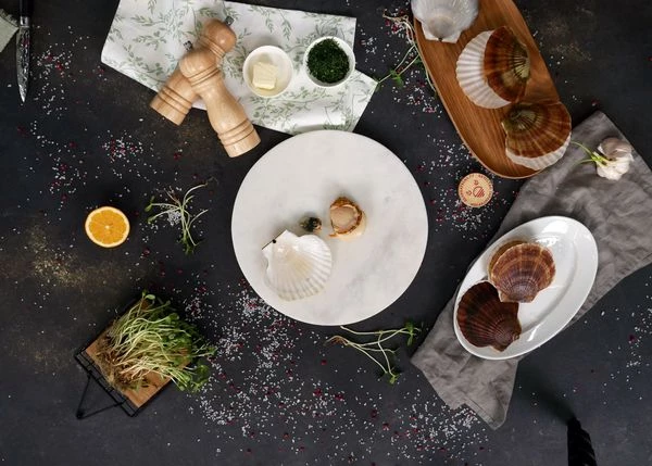 Гребешки открыть, удалить желудок.