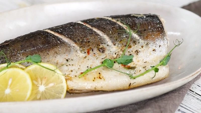 Горбуша запеченная в масле Конфи с соусом Тартар