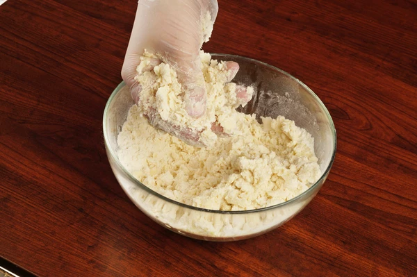 Перетереть в крошку.