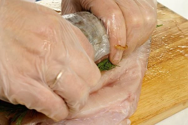 Завернуть в виде рулета.