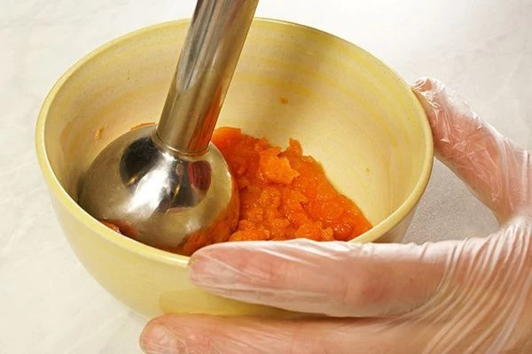 Приготовить пюре из моркови.