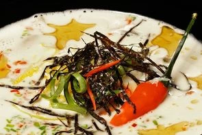 Кокосовый суп с мясом краба