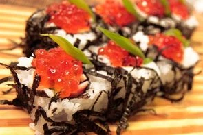 Ролл кани икура