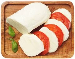 Сыр Моцарелла в рассоле мягкий ролл Волжанка 250г