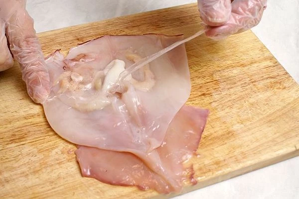 Удалить  хитиновую пластину.