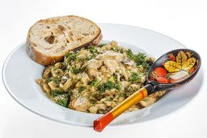 Белые грибы тушеные в сметане