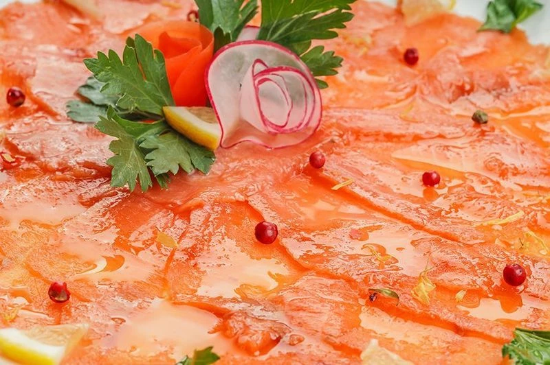 Карпаччо из слабосоленого кижуча