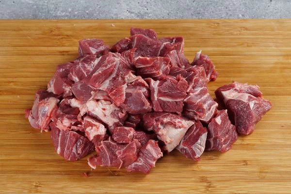 Нарезать кубиком 2,5*2,5 см.