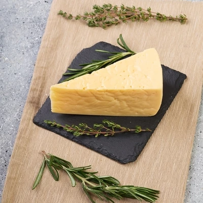 Сыр Российский 50% жир. Деликатеска ~200г-1}