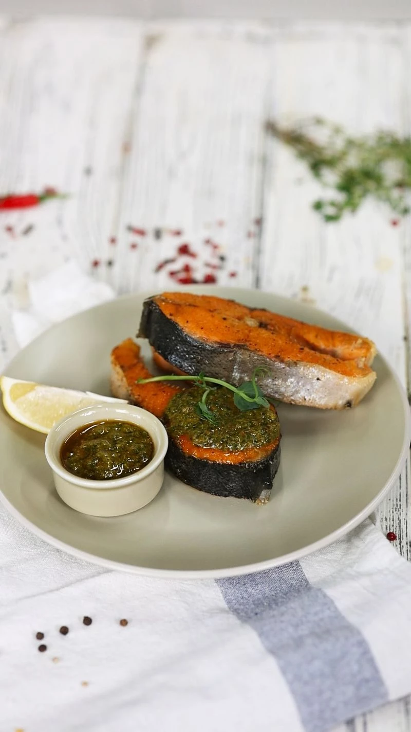 Стейки чавычи с соусом Чимичурри 