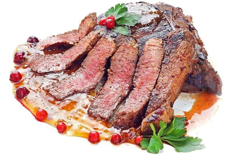 Стейк из оленины с ягодным соусом