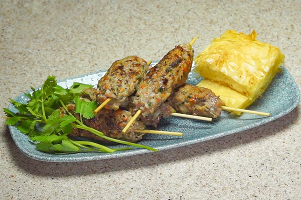 Подать с зеленью.