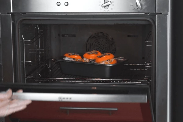  Поставить в разогретую до 180С духовку на 15-20 минут.