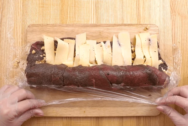 Свернуть в рулет. 